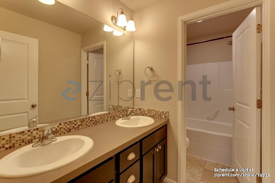 Building Photo - 8624 Adonis Ave NE