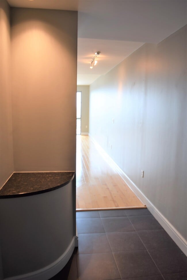 Building Photo - 333 W Trade St