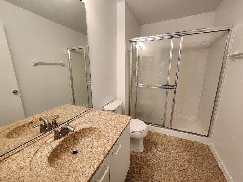 Building Photo - 4967 SW 32nd Ave