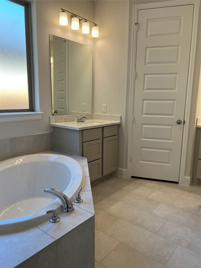 Building Photo - 15830 Bird of Paradise Dr