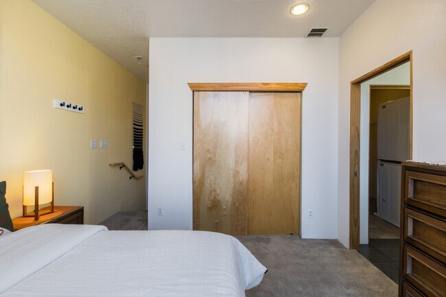 Building Photo - 877 Silver Ave SW