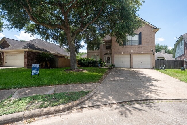 Building Photo - 210 Windrift Ct