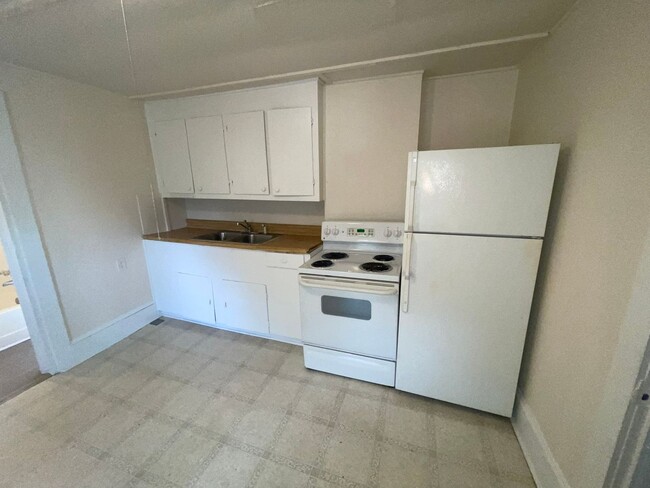 Building Photo - Charming 1 Bedroom Apartment in Bessemer C...