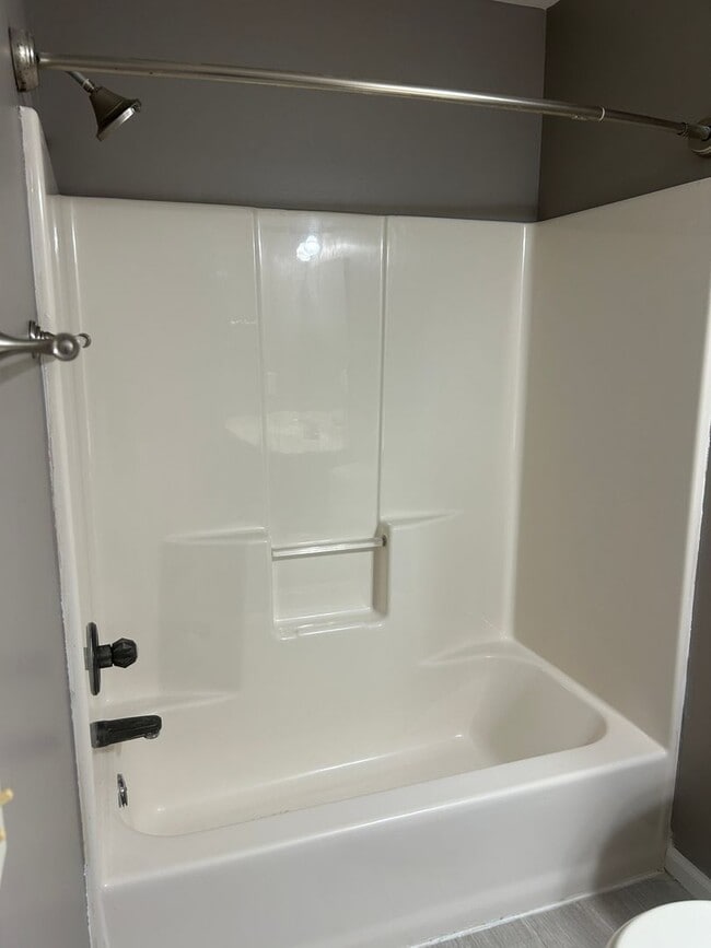 Building Photo - 3 bd 2 ba home on a cul de sac
