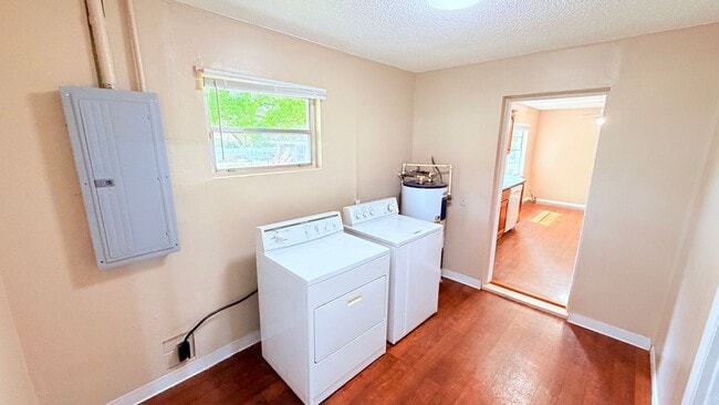 Building Photo - Beautifully Renovated 3-Bedroom Home with Upgrades in Deltona Lakes!!!