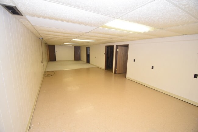 Building Photo - 3 bed / 3 bath Home for Rent in Hobart