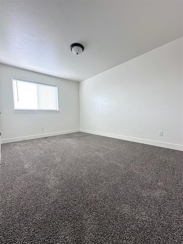 Building Photo - 250 1200 S