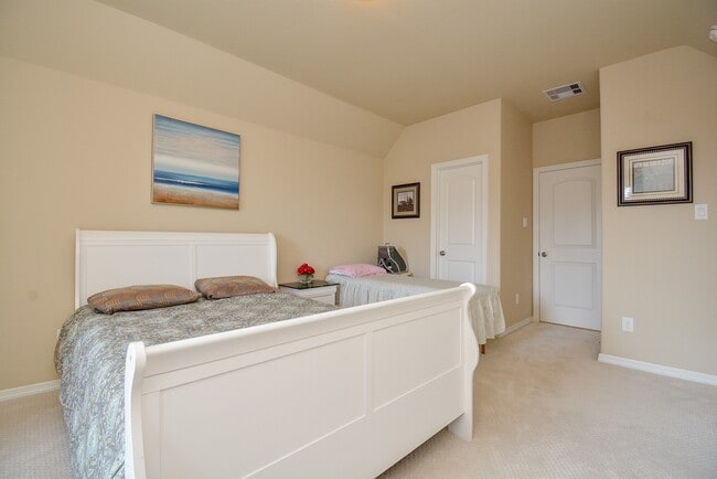 Building Photo - 6302 Kennedy Hills Ct