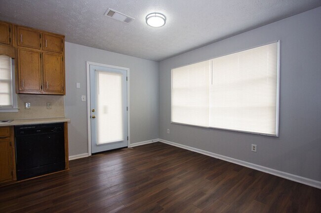 Building Photo - 3252ID