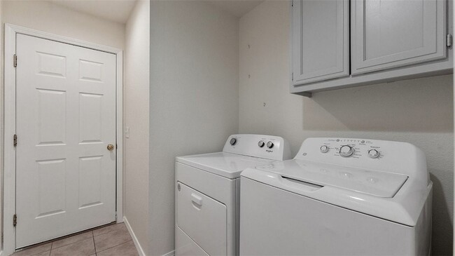 Building Photo - 3000 SW Windrift Ave