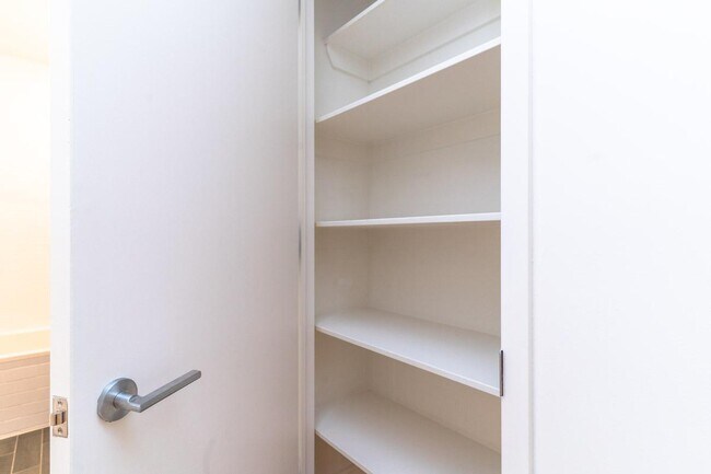 Building Photo - 487 Keap St