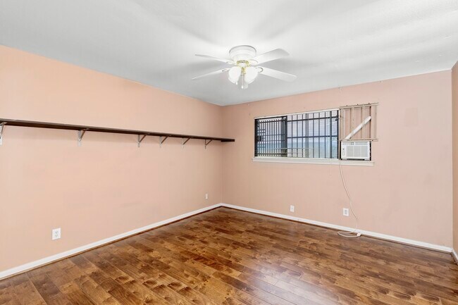 Building Photo - 9106 Sharpview Dr