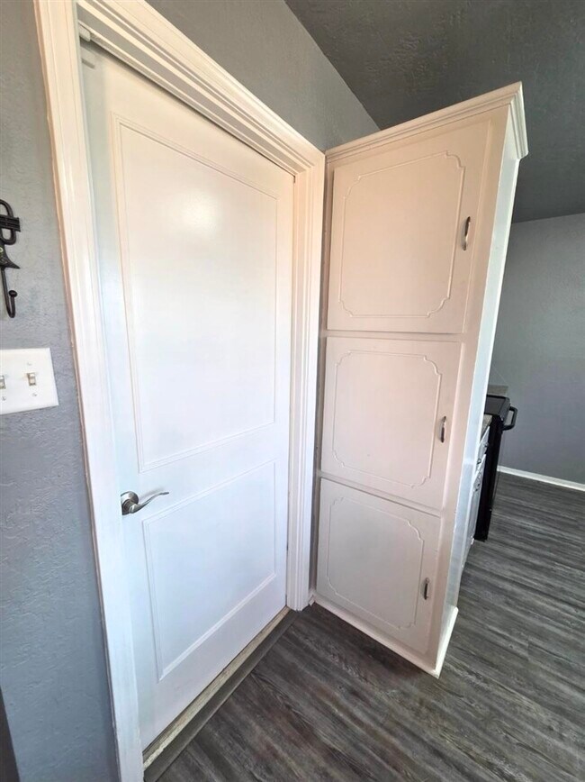 Building Photo - 4806 SE Redbud Pl