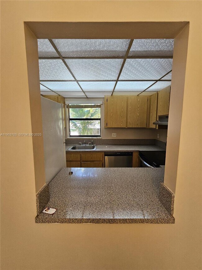 Building Photo - 1630 Sandpiper Blvd