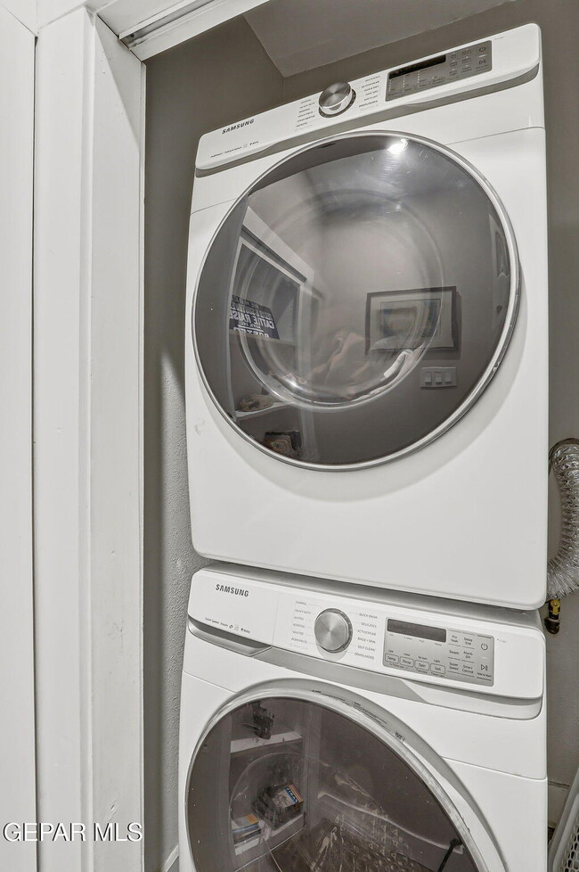 Building Photo - 3703 Cambridge Ave