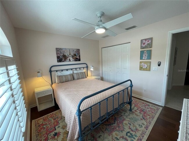 Building Photo - 1012 Laurel Ave