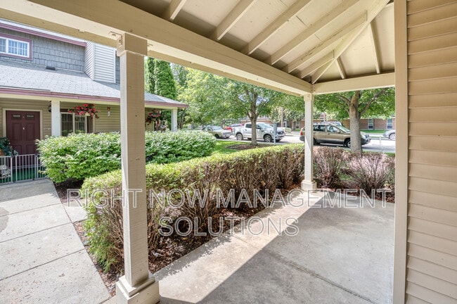 Building Photo - 2318 S Shoshone St