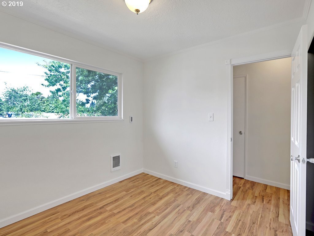 Bedroom - 7611 SE Insley St