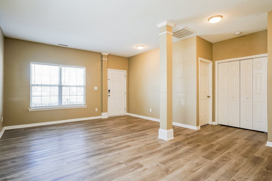 Building Photo - 8401 Neuse Hunter Dr