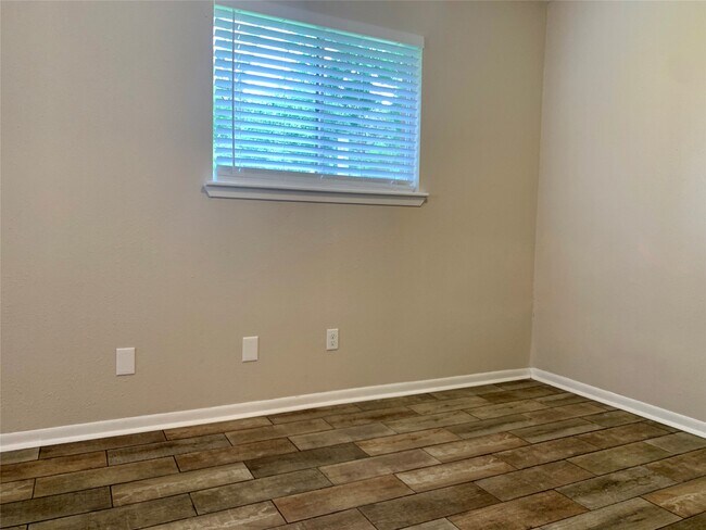 Building Photo - 7739 Bunker Wood Ln