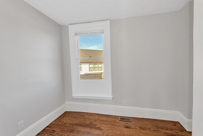 Building Photo - 419 Poplar St