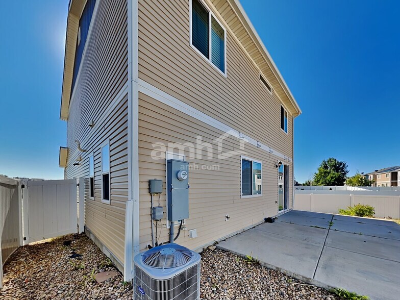 Building Photo - 5561 N Lisbon St