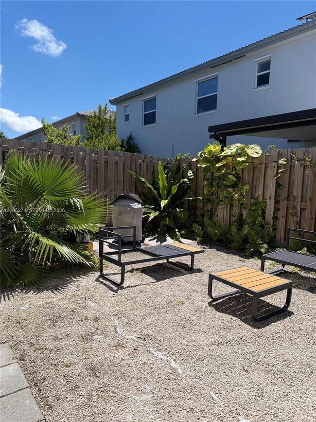 Building Photo - 1756 SE 26th Rd