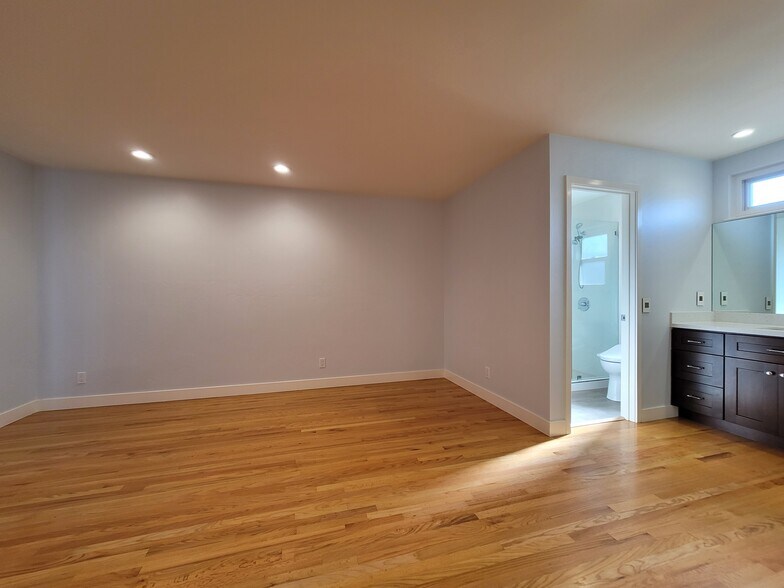 Building Photo - 35688 Ballantine Pl