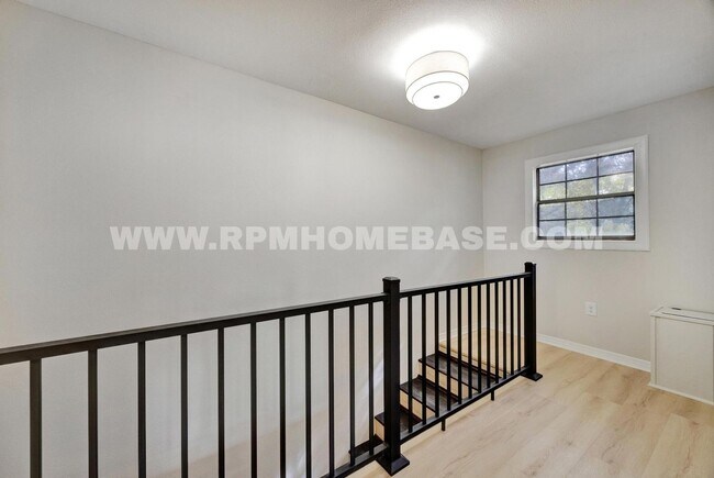 Building Photo - Fully Renovated 5-Bedroom Home with Modern...