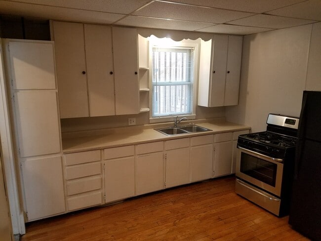 Building Photo - 1002 Burr