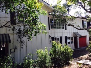 Building Photo - 3 Oaks - Ocean Ave House