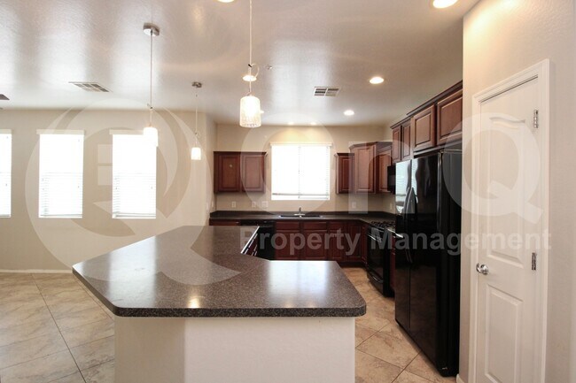 Building Photo - 3221 E Virgil Dr
