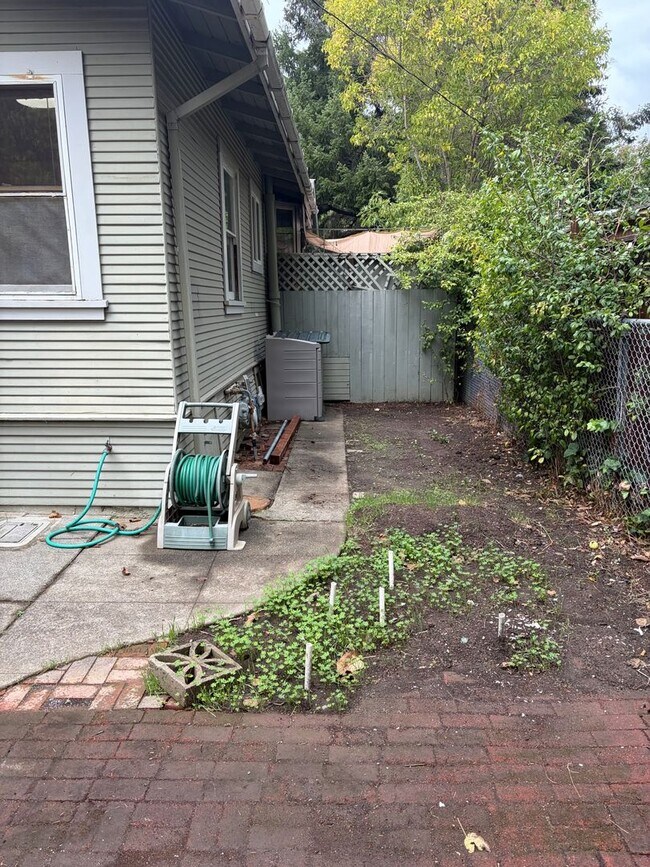 Building Photo - Terrific Fairfax Location**Washer/Dryer**Yard**Storage**Parking**