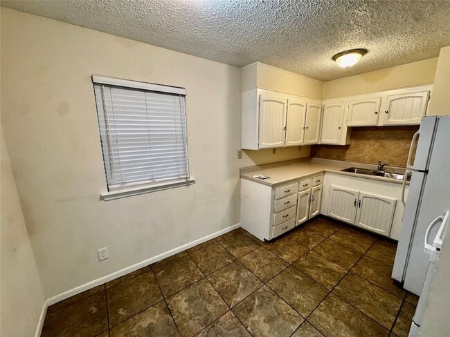 Building Photo - 1706 Saddle Rd