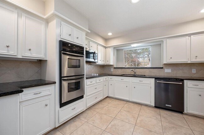 Building Photo - 9311 New Forest Rd