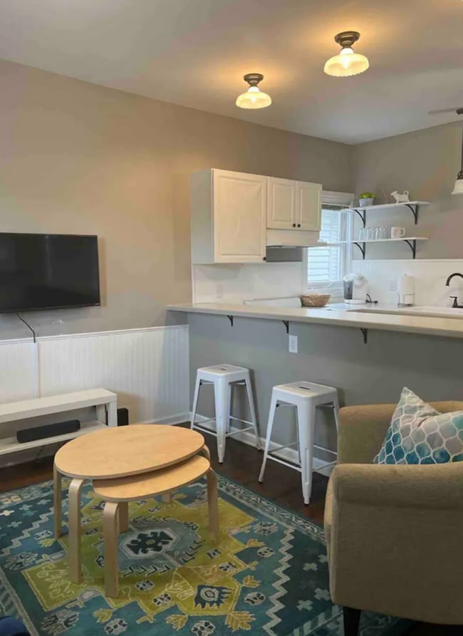 Building Photo - Charming 1 Bedroom with Fenced Yard & Parking Near Old Market!