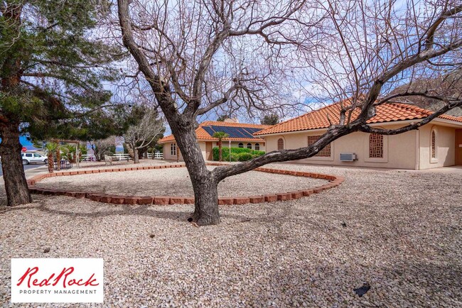 Building Photo - Dog Friendly - 3 Bedroom, 2 Bathroom Prope...