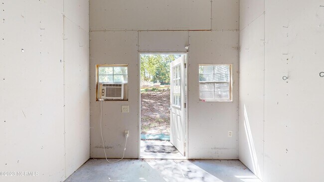 Building Photo - 505 W Rhode Island Ave