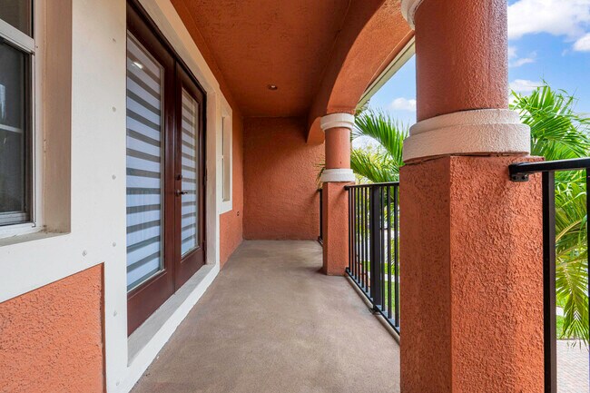 Building Photo - 658 Cresta Cir