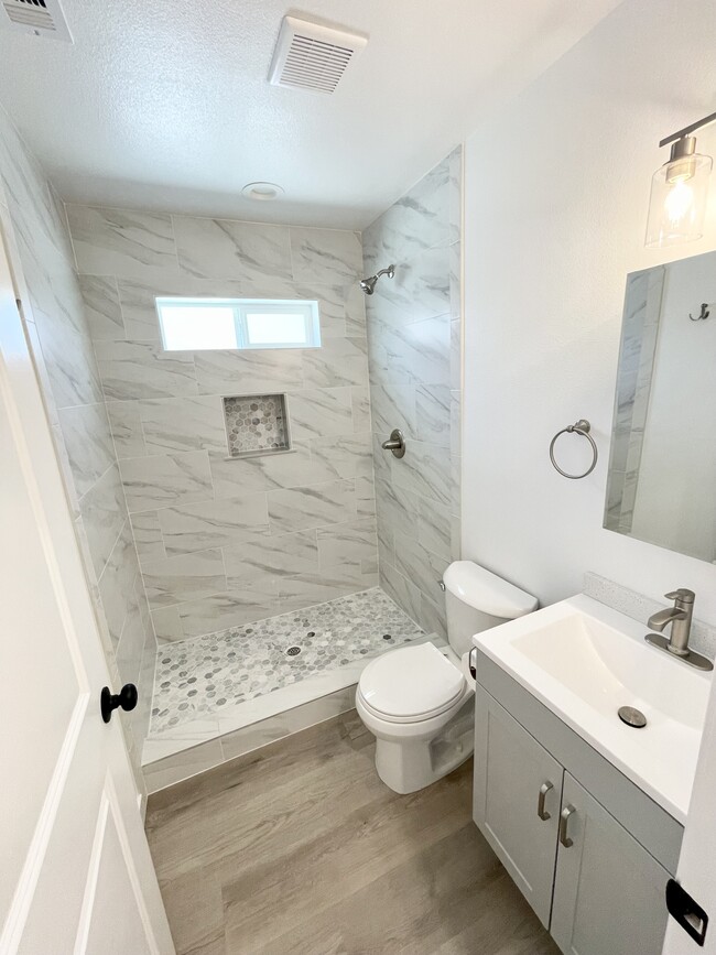 bathroom 1 - 12959 9th St