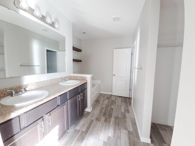 Building Photo - 185 SW Exmore Ave