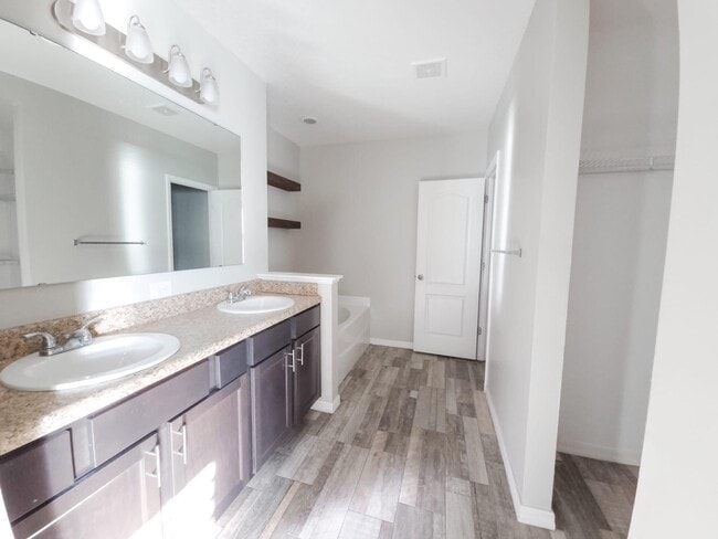 Building Photo - 185 SW Exmore Ave