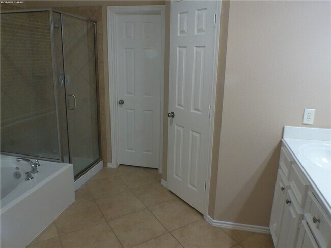 Building Photo - 20207 Emerald Cliff Ln