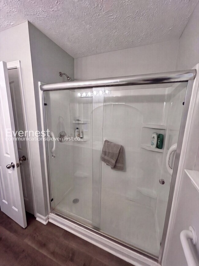 Building Photo - 2836 Roscommon Dr