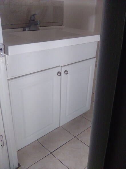 Building Photo - 516 Lincoln Hwy