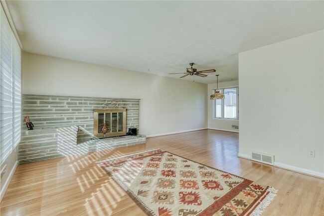 Building Photo - 241 Willowcrest Dr