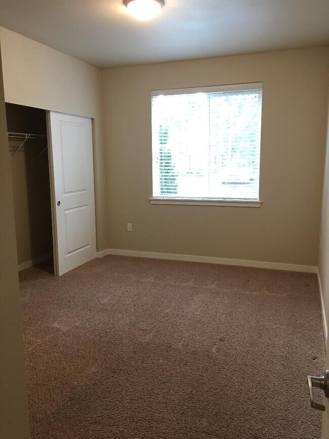 Building Photo - Beautiful 2 bedroom, super cute floorplan, laundry room with full size washer and dryer!