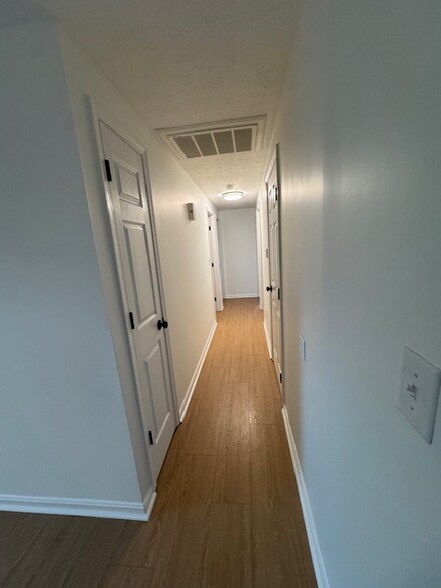 Building Photo - 6605 Vandre Ave