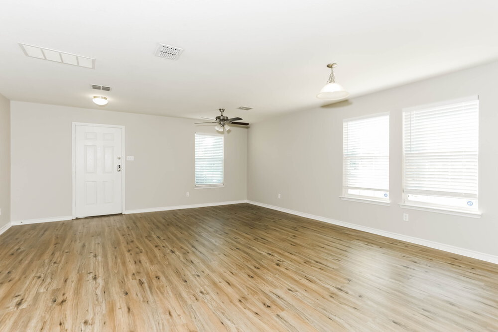 Building Photo - 7953 Meadow Spring Ln