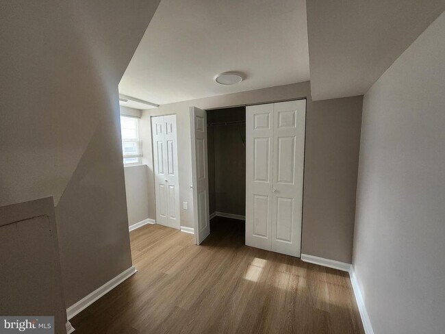 Building Photo - 1025 Kingsbury Rd